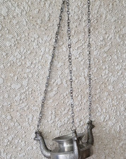 Hängende Zinnkanne mit